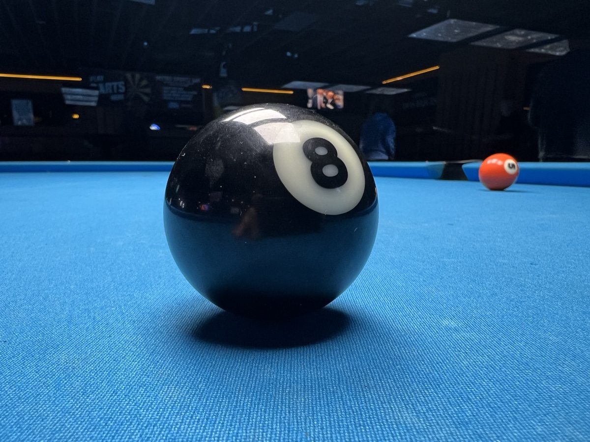 8-ball on turquoise Simonis cloth at Metro Sportz